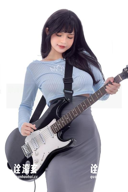 Azami 瞬间即是永恒:Azami的BlueArchiveAsunaBunny原图与壁纸美学