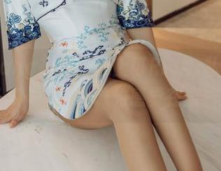 HuaYang花漾 – 心上可Flora私房图集，秘书，那种暧昧的感觉在偷偷流淌
