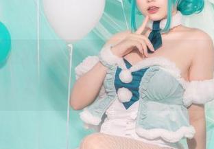 深入Nyako喵子的裸足世界：高清写真集，发现那些最真实的触感！