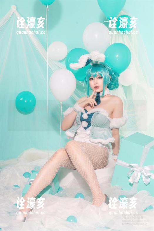 深入Nyako喵子的裸足世界：高清写真集，发现那些最真实的触感！