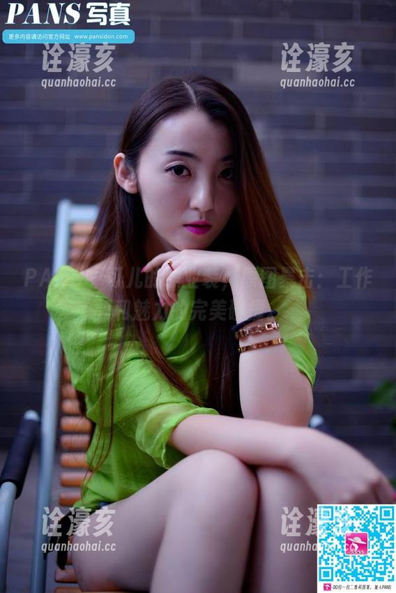PANS - 可儿的职业装，原图暴击：工作和魅力的完美碰撞。