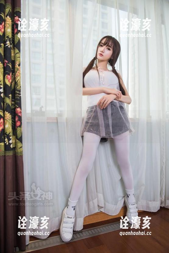 TouTiao头条女神 - 张梓柔的油亮作品，仿佛在说‘我就是要让你目不转睛！’