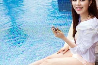 TuiGirl推女郎 – 短裙梦幻：王依萌的图库写真，打破常规的平淡