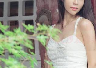UGirls尤果网 – 杨晨晨居家高清图集：一杯咖啡的温暖，一张沙发的柔软