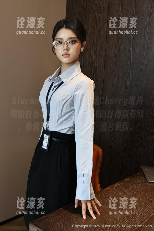 Xiuren秀人网 - “新一组Cherry绯月樱的白色写真，天哪，那光影打得真奇幻，仿佛要把人吸进去！”图片更新。