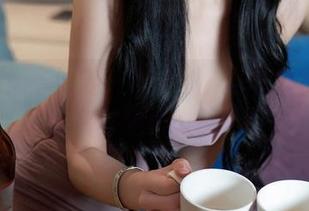 Xiuren秀人网 – 杏子Yada和她的学妹：珍藏在图集里的那些小秘密