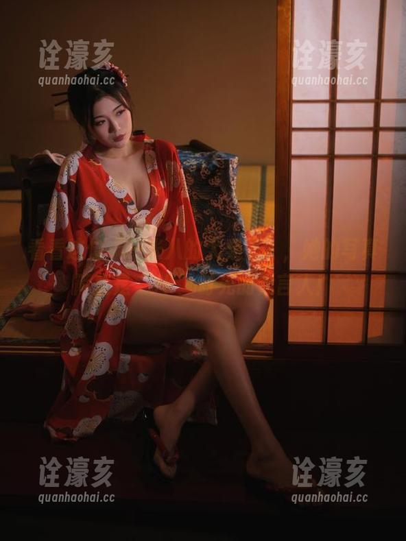 一米八的大梨子 看看这位“一米八的大梨子”,她的写真简直是“JK”时光的代言人!