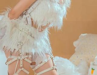 七月喵子：当修女遇见美图，究竟是信仰还是艺术？