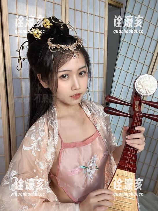 小心！不呆猫学姐的美图更新可能会让你流连忘返。