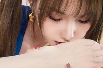 丽柜 – 韩雪的双人图包，掀开甜蜜却又暧昧的面纱