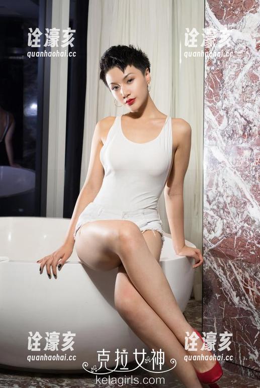 克拉女神 - 佳莹的双马尾：美图合集，甜蜜与幽默的交织