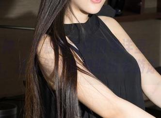 克拉女神 – 王睿在纯白的海洋里：美图合集，让人忍不住想跳进去游泳！