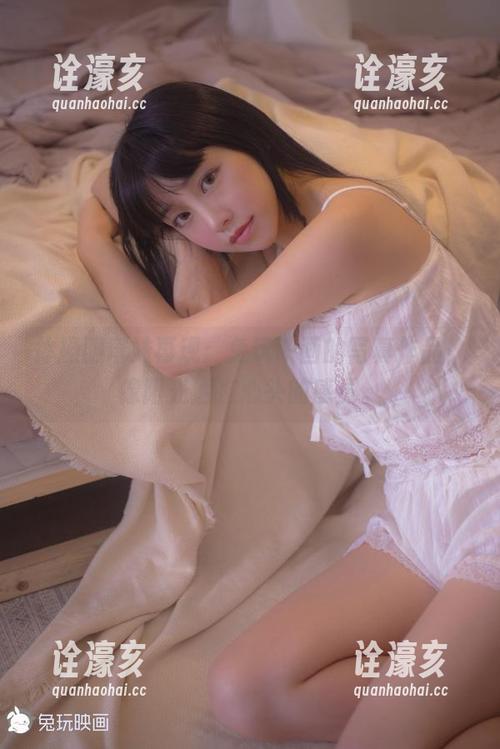 体操服穹妹再现：兔玩映画的写真作品，像阳光洒在心头的感觉。