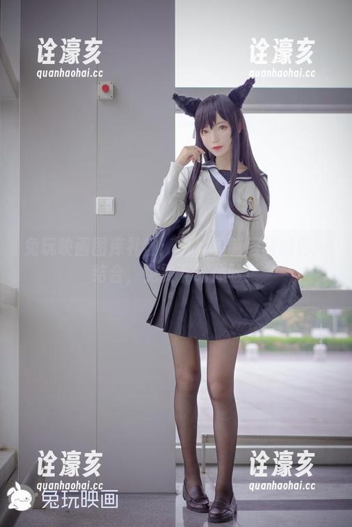 兔玩映画图库礼物：白丝和制服裙的完美结合，免费下载体验！