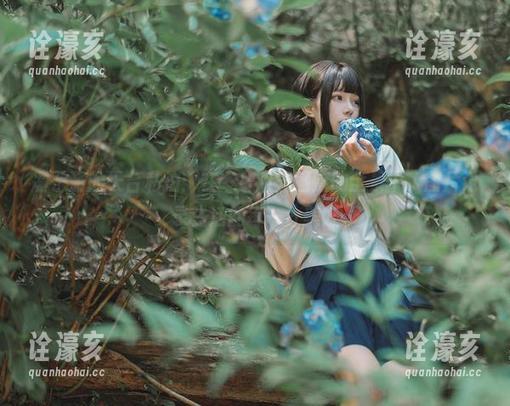 凛子酱 凛子酱的天台私拍:在一片阳光洒落的全景中,图片记录生活的每一分美好