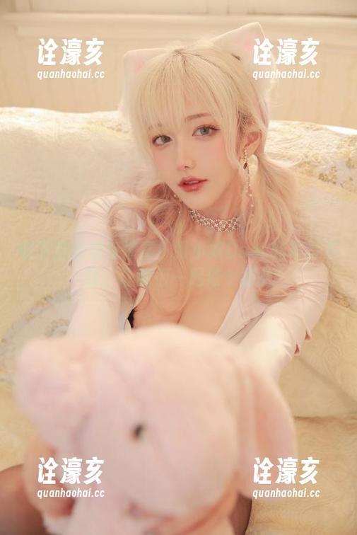 收下这份暗夜惊喜！啾小妍Deer的写真下载，让我们一起做个猫女