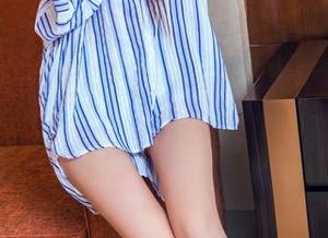 头条女神 – 私房短裙图集：杜菲菲，你的风情我能猜到吗？
