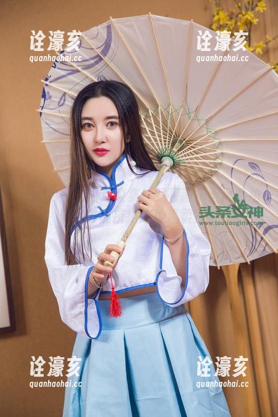 头条女神 - 图片收集！罗蔓蒂护士风私拍，谁能抗拒这种温柔？