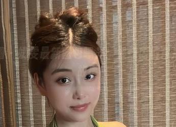 微密圈 – 奶雯最新图包曝光：墨绿内裤背后的小故事
