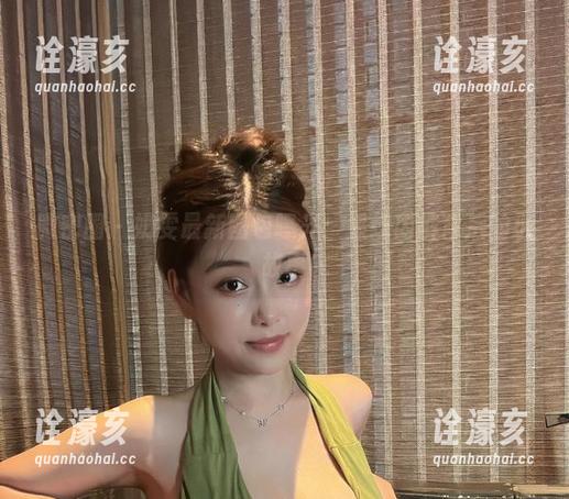 奶雯 微密圈 - 奶雯最新图包曝光:墨绿内裤背后的小故事