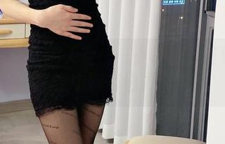 微密圈 – 萌翻天空——小萌子空姐私拍套图，空中服务也要时尚！