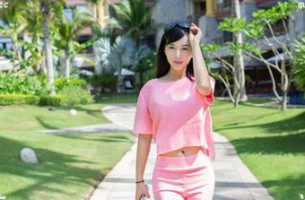推女郎 – 谭冰黑丝大展：捕捉每个瞬间的美图壁纸，心动不已！