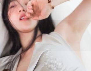 微密圈 – 文茜cool放大招，最新作品集里的细腰蜜腿吸引眼球！