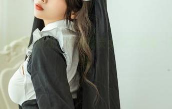 杏仁曲奇的黑兽游戏：高清精灵女王写真集，欢乐又感性