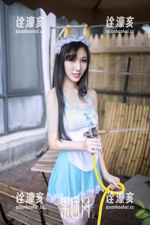 果团网 - 龚玥菲的海边写真：海浪声、风拂面，简直是完美壁纸的疗愈版，感受到浓浓的“假期感”！