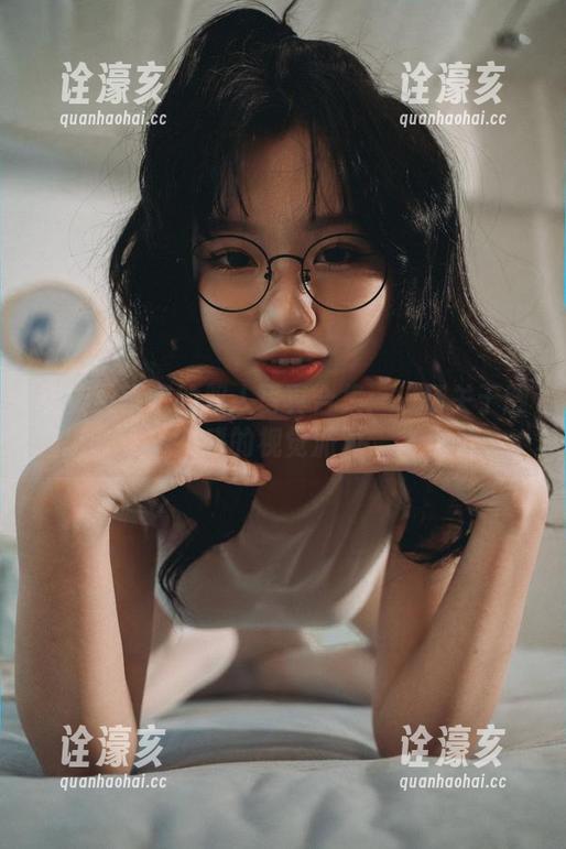 柒柒要乖哦 柒柒要乖哦的双人写真合集:一场关于触感的视觉派对