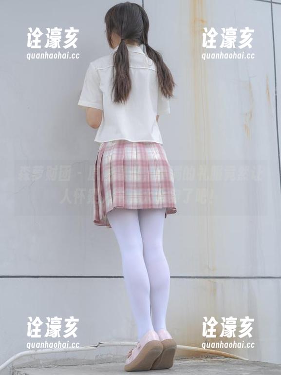 森萝财团-小满 森萝财团 - 原图曝光,小满的礼服竟然让人怀疑人生,太会穿了吧!