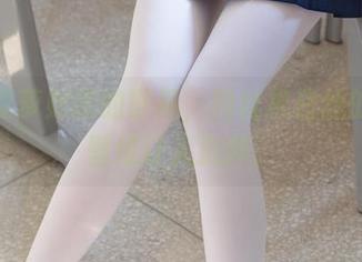 走进森萝财团的世界，肉丝换白丝的写真壁纸让人沉醉。
