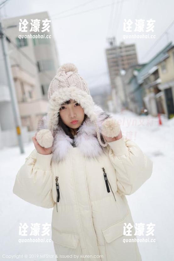 模范学院-Evelyn艾莉 模范学院 - 写真在线:跟Evelyn艾莉一起,争当白衬衫的时髦先锋!