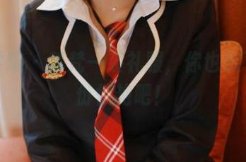 模范学院 – 梦梵一袭礼服，你也想下载这份惊艳吧！