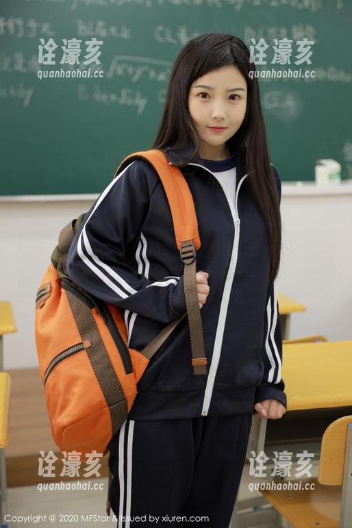 模范学院-艾莉Evelyn 模范学院 - 在艾莉Evelyn的网袜间:无圣光的秘密图片旅程