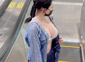 微密圈 – 水蜜桃米米精选图包：黑丝吊带下的微妙暗示，敢来感受吗？