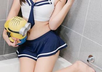 波萝社 – AngelaLee李玲的油亮写真集：细腻与大胆的完美碰撞