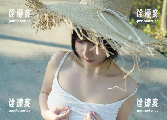 浅安安 浅安安泳装大片:清凉一夏,原图里的小心思!