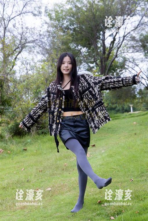 物恋传媒-小竹 物恋传媒 - 小竹新作品更新,灰丝陪你度过一个懒洋洋的午后!