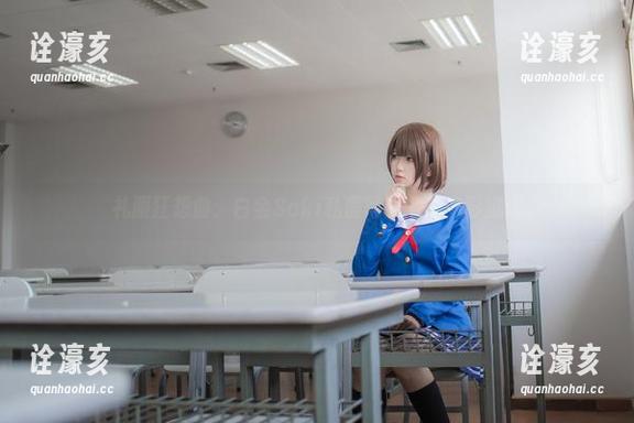 白金Saki 礼服狂想曲:白金Saki私房写真中的光影魔法