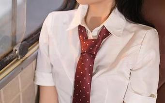 秀人网 – 无圣光，让泳池里的sugar小甜心CC更加迷人：一组套图故事