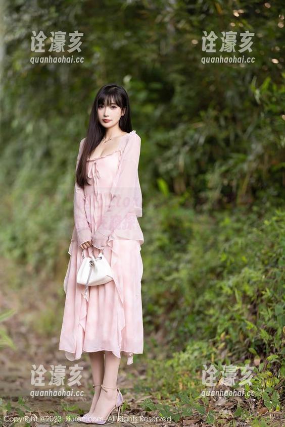 秀人网 - 妲己_toxic的女友高清图册：仿佛在窥探一场秘密约会