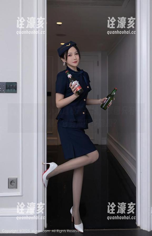 秀人网 - 是小逗逗校服在线，原图只有一个问题：它到底有多能撩？