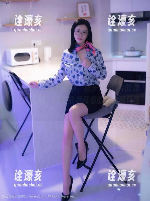 秀人网 - 偷偷告诉你，林子欣reya的清纯图片定制，绝对能提高你的颜值和自信！