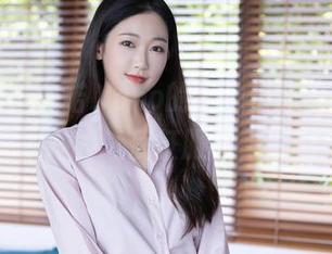 秀人网 – 诺诺Nono的海边最新分享，沙子都被她的气质征服了，没意思。