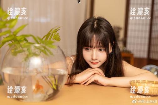 秋山AkI 捡起秋山AkI的原图与套图,感受秋の恋里的每一缕暖意