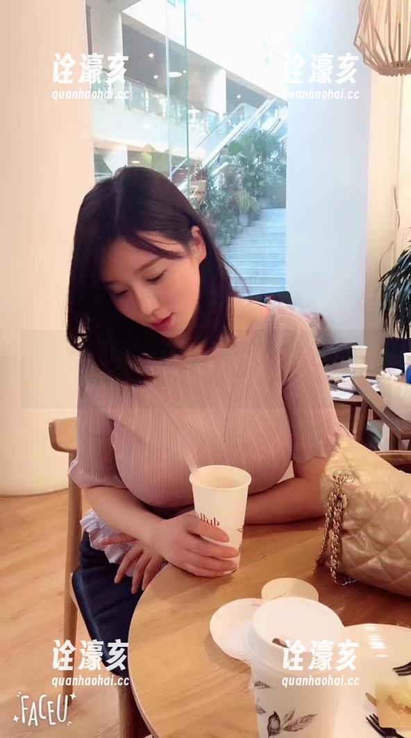 微密圈 - 童小芯全集：办公室里的小调皮，来下载看看吧！