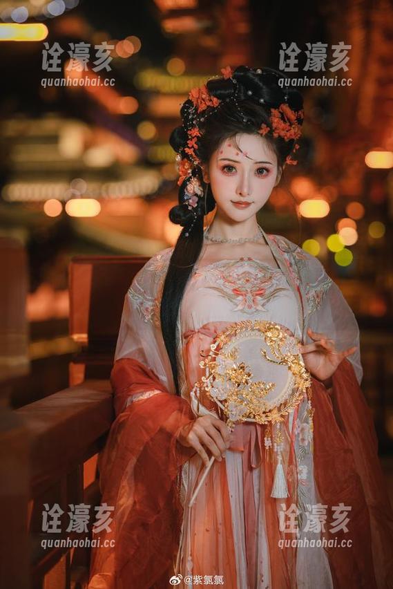 整整一套！下载紫氯氯的海贼王娜美全集吧！