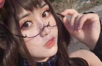 原图来袭：芊川一笑MNK的恶魔姐姐写真，笑得茶都喷出来了