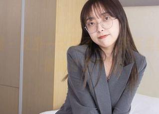 袜啵啵 – 又是一组美图，泡芙裤里丝风格，你绝对想下载！